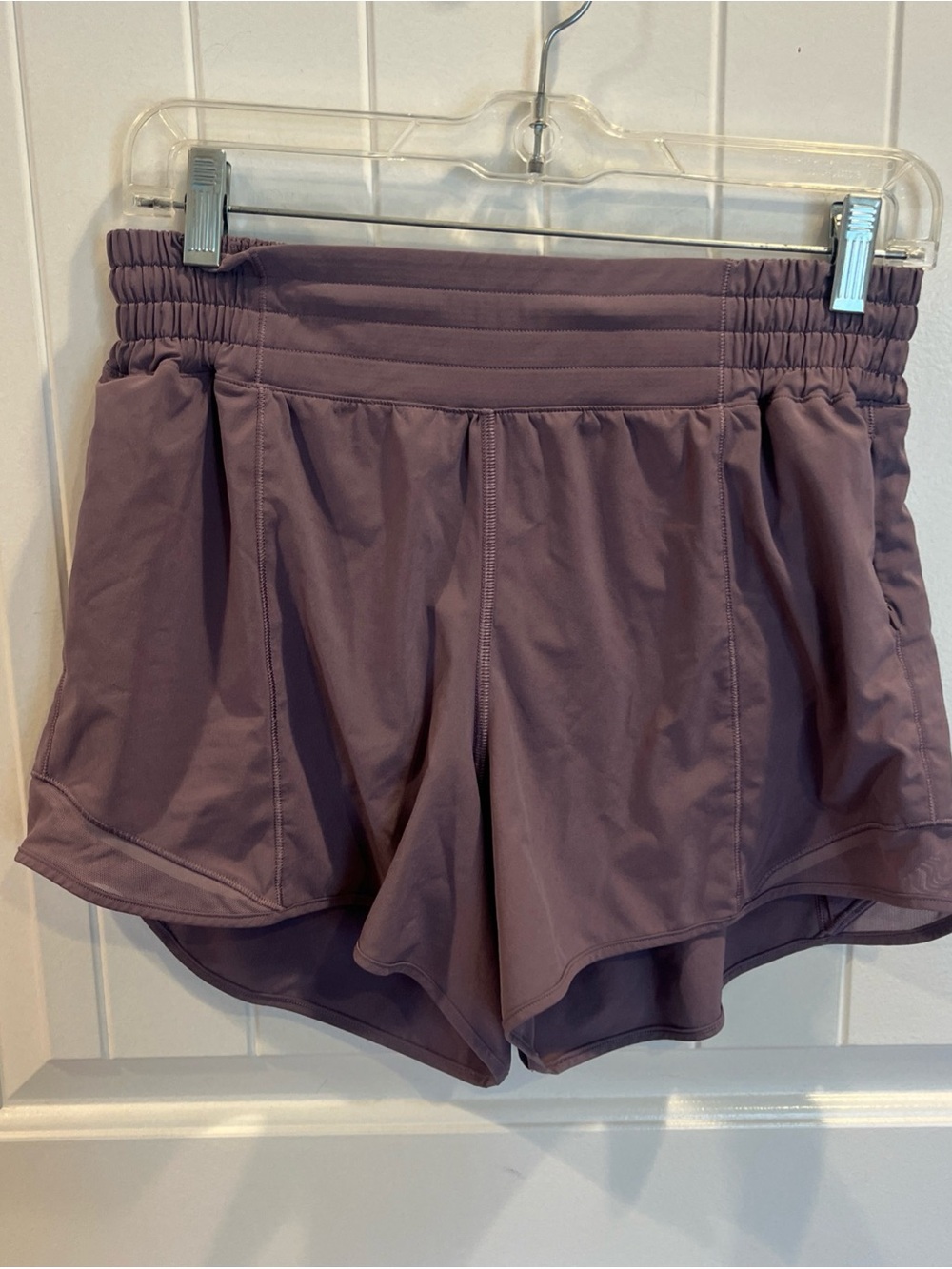 lululemon athletica Women's Lavender Mauve Athletic Shorts Hotty Hot Run Gym EUC